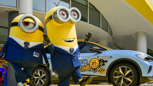 大众汽车联名《神偷奶爸4》打造小黄人主题车型，在暑期档疯狂卖萌