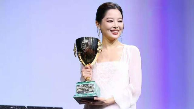 辛芷蕾威尼斯封后，押宝9年的香奈儿赢麻了
